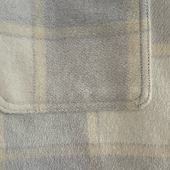 Women’s Old Navy shacket - Picture 5 of 5